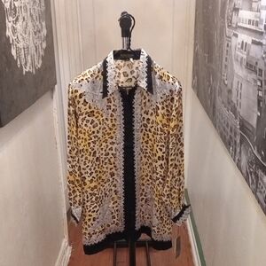 Elegant Leopard Print Button-Down Shirt